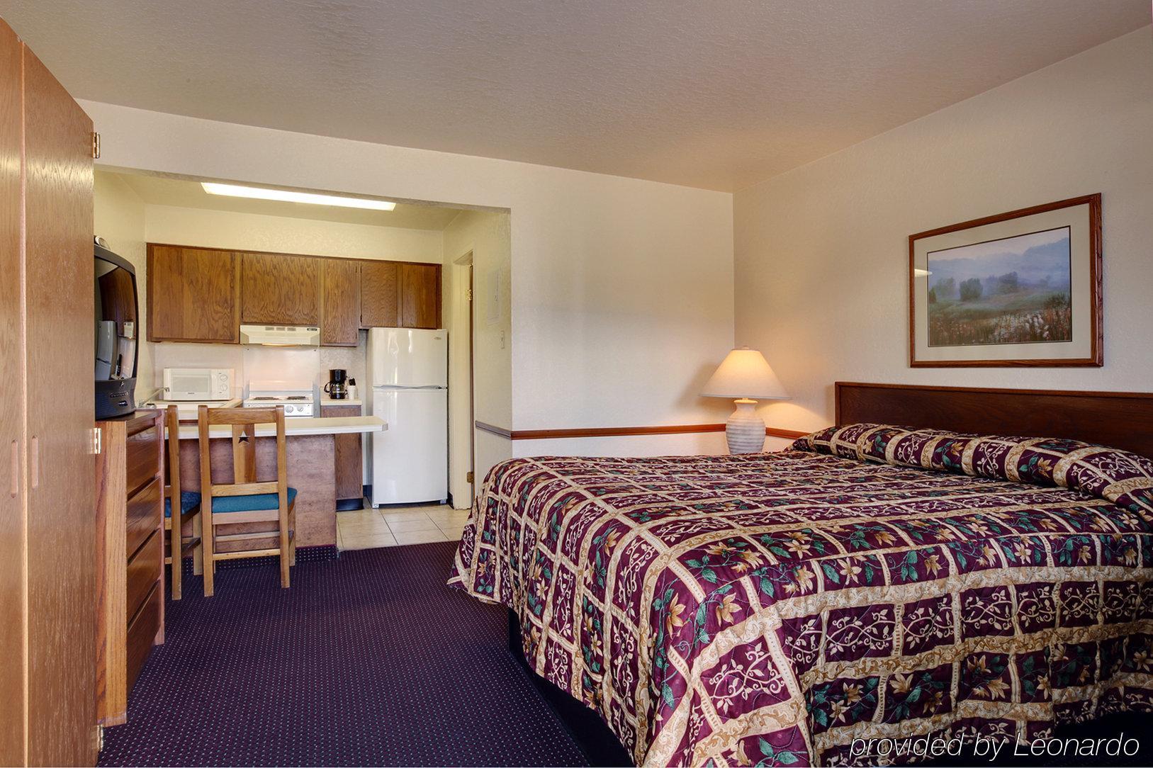 Amerihome Inn & Suites Houston Airport North Номер фото