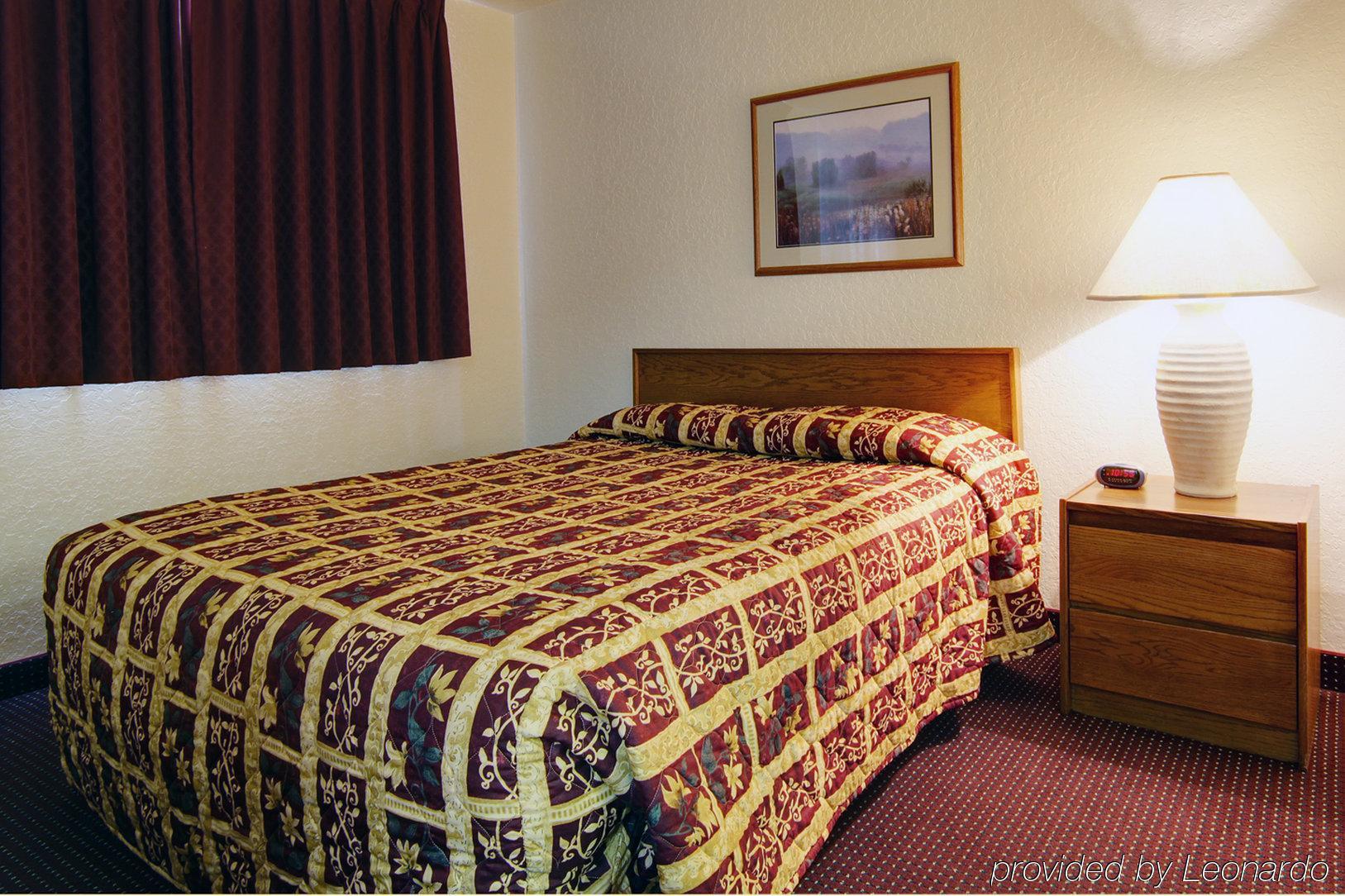 Amerihome Inn & Suites Houston Airport North Номер фото